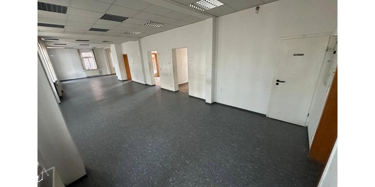 150qm,EG Wohnung zu vermieten, Keller, Parkplatz , Gasheizung 4 zimmer