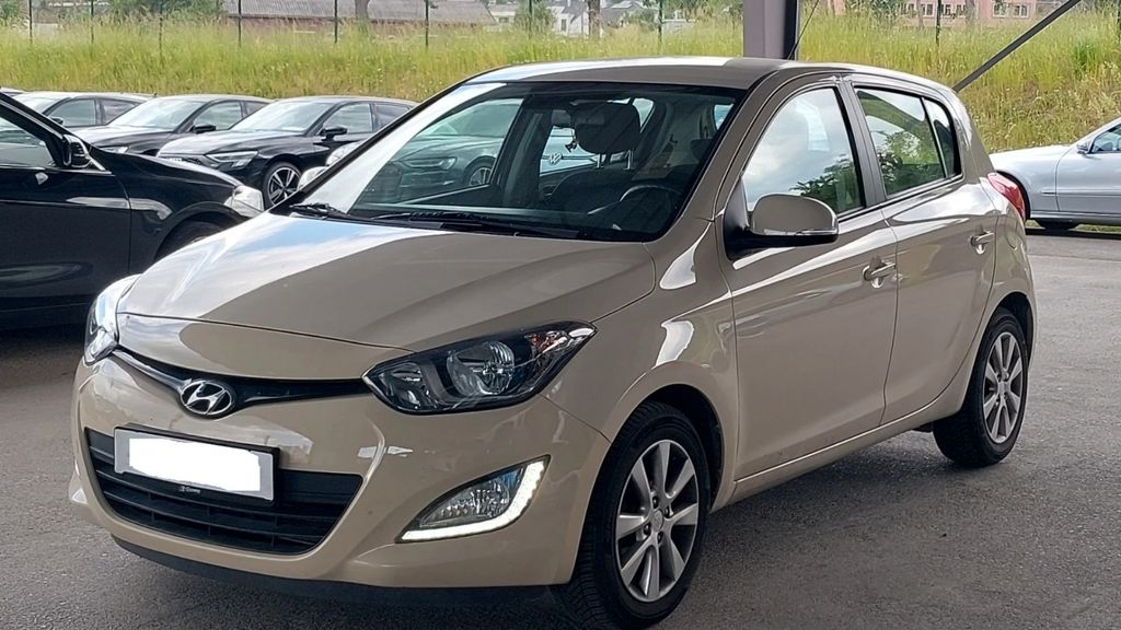 Hyundai i20 78.300 km 10.495 &euro; Reutlingen 72766