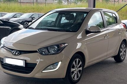 Hyundai i20 78.300 km 9.995 &euro; Reutlingen 72766