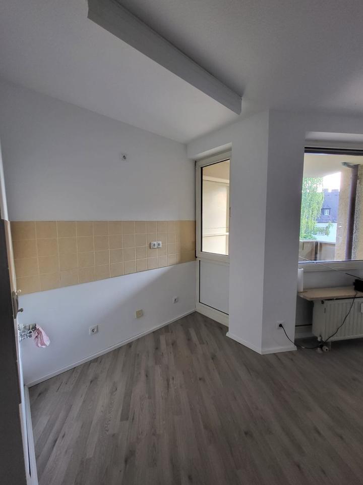2-Zimmer Wohnung mit Balkon und Keller, großes Bad, ohne EBK