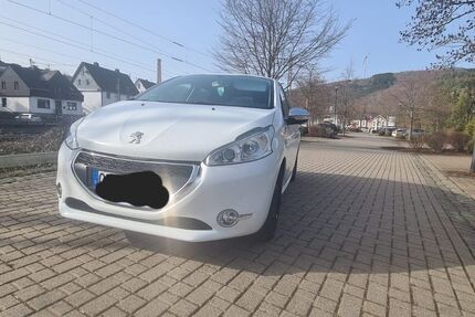 Peugeot 208 130.000 km 4.950 &euro; Lennestadt 57368