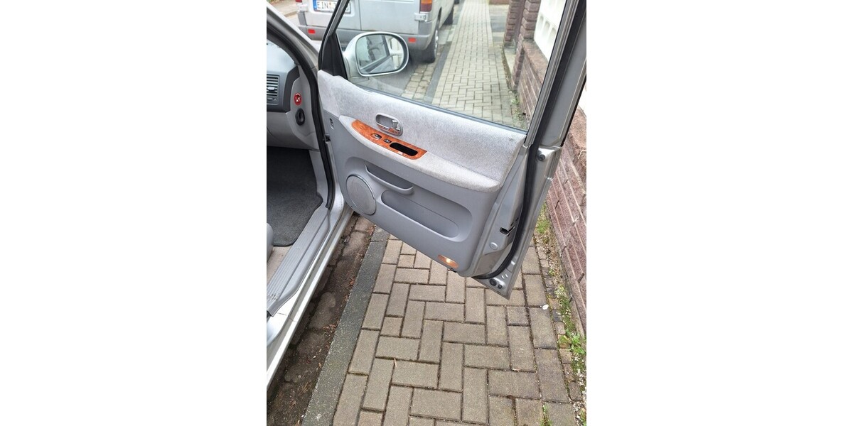 Kia Carnival 235.000 km 2.500 € Dassel 37586