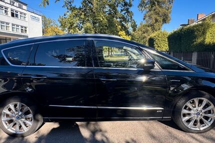 Ford S-Max 147.800 km 21.490 &euro; München 81477