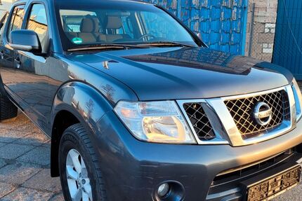Nissan Navara 173.964 km 11.900 &euro; Berlin 12277