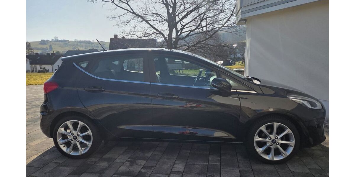 Ford Fiesta 95.300 km 8.790 &euro; Witzenhausen 37217