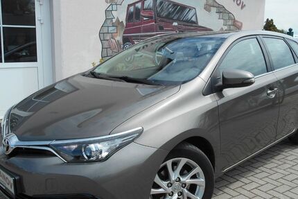 Toyota Auris 104.147 km 13.299 € Markranstädt OT Quesitz 04420