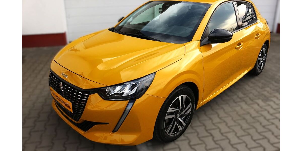Peugeot 208 12.384 km 16.480 &euro; Hoyerswerda 02977