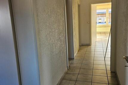 Helle 89qm Wohnung 3ZKB mit Balkon, Garage & EBK 3 zimmer