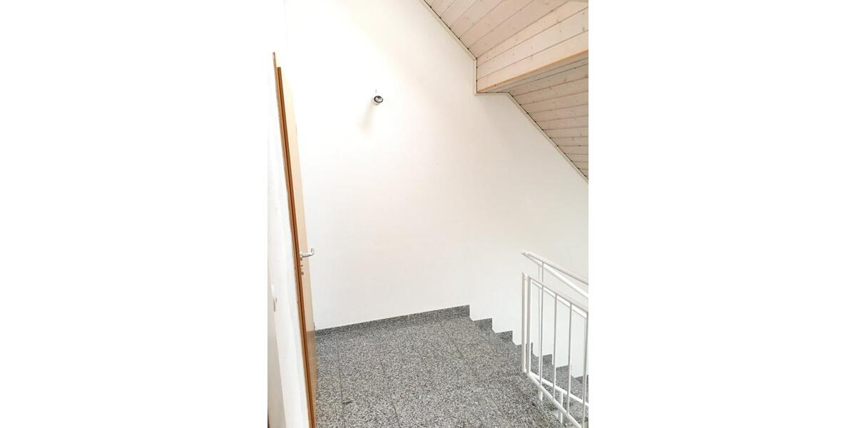 2 Zi.-DG-Wohnung, 20 km nördlich von Ulm Richtung Heidenheim 2 zimmer