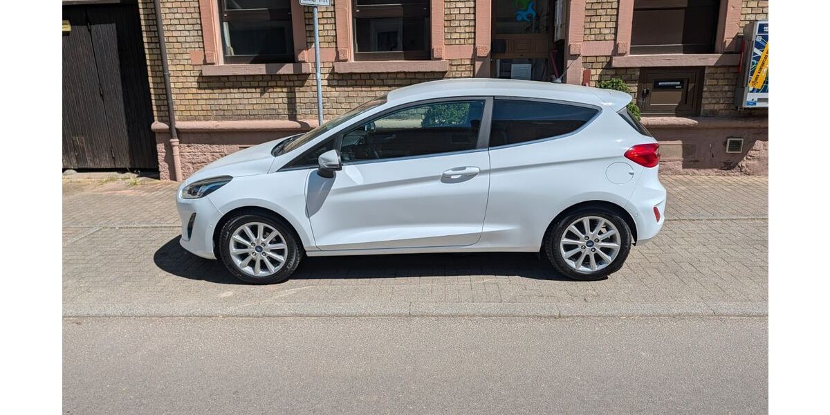 Ford Fiesta 98.000 km 9.150 &euro; Pfinztal 76327
