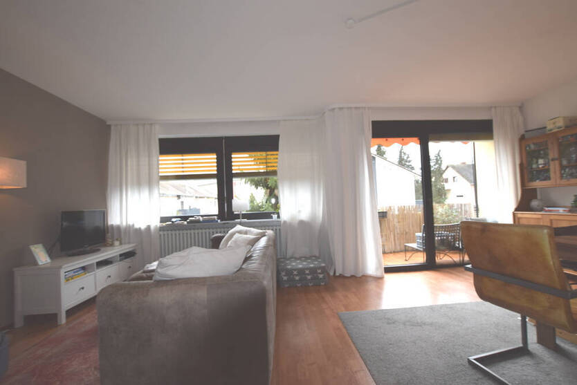 Helle Wohnung mit Balkon in ruhiger Lage