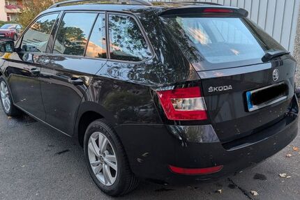 Skoda Fabia 42.900 km 12.999 &euro; Berlin 12351