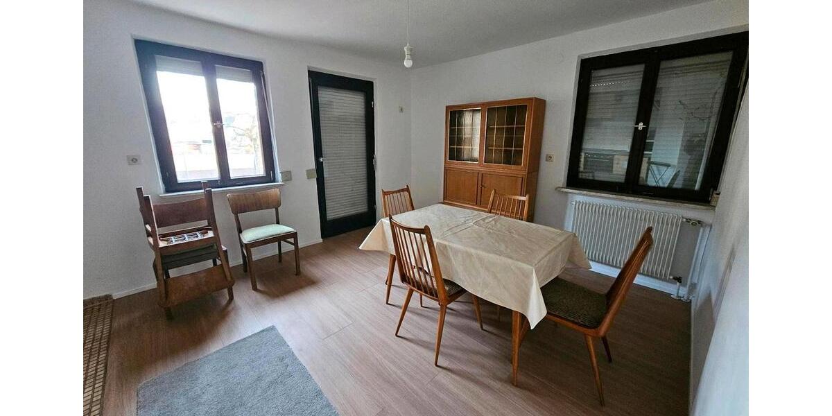 Etagenwohnung Ammerbuch - 5 Zimmer, 180 m&sup2;, 1.800&euro; | Angebot:26032202