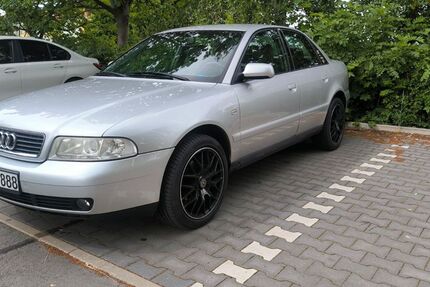 Audi A4 218.800 km 1.599 &euro; Freiberg 09599