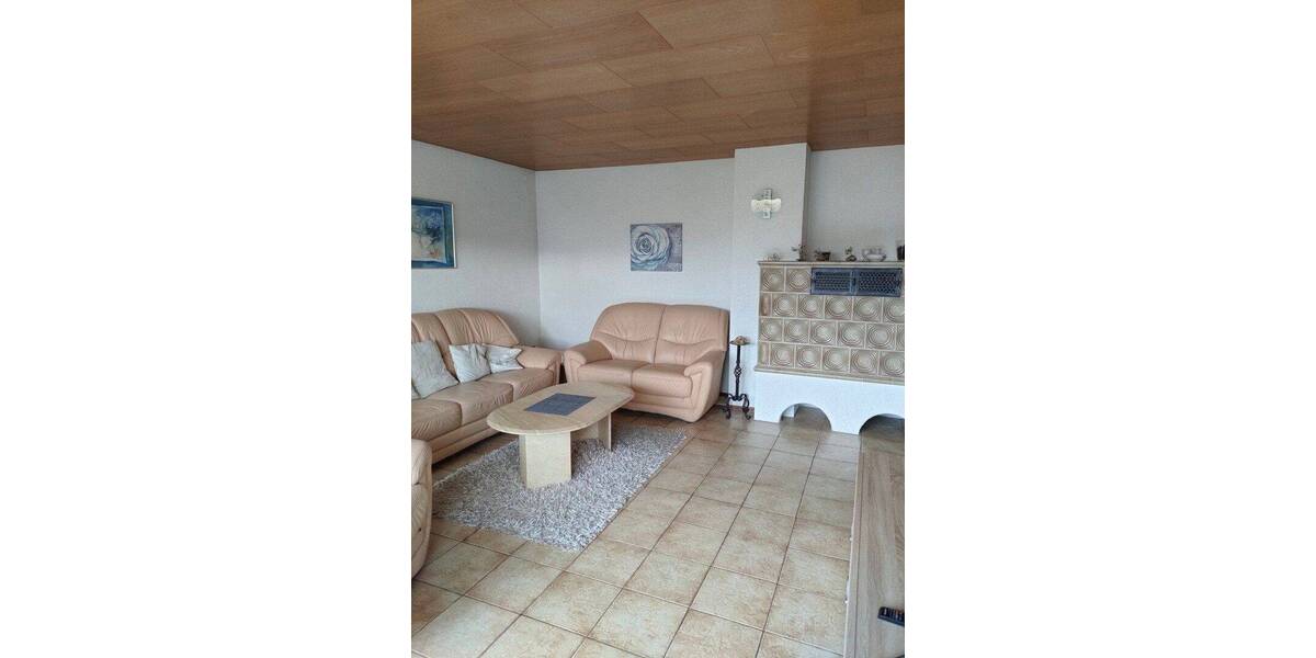 Etagenwohnung Holzheim - 5 Zimmer, 120 m&sup2;, 1.350&euro; | Angebot:26840382