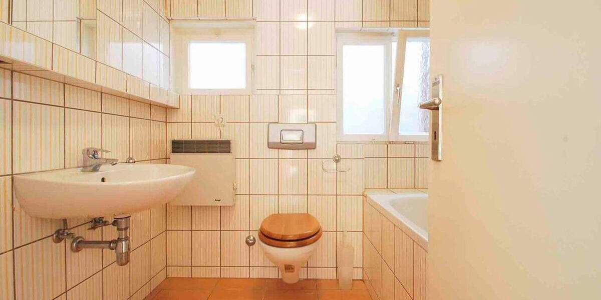 Charmantes Zweifamilienhaus mit historischem Gewölbekeller und zwei Südterrassen in Möhringen 7 zimmer