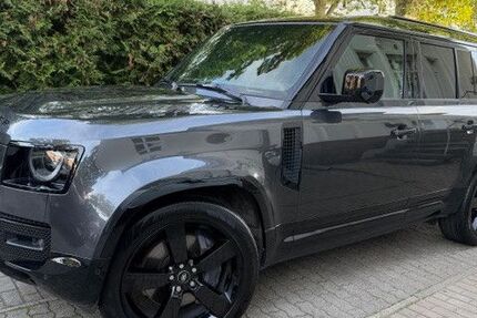 Land Rover Defender 131.945 km 51.850 &euro; Berlin 13407
