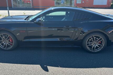 Ford Mustang 92.000 km 34.000 &euro; Dresden 01099