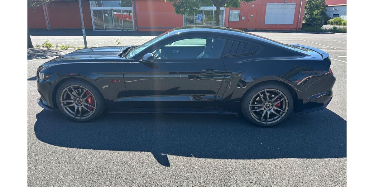 Ford Mustang 92.000 km 34.000 &euro; Dresden 01099