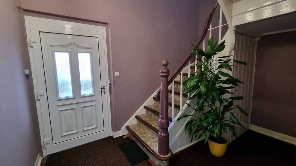 Freistehendes Ein-Zweifamilienhaus mit 9 Zimmern, 3 Bädern und ri