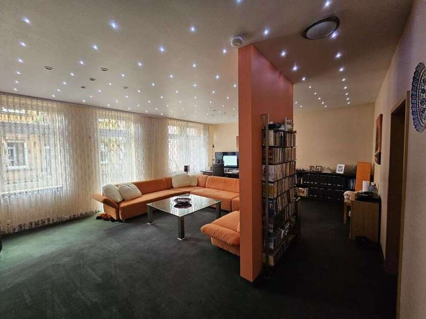 Haus zum Kaufen in Pirmasens 220.000 € 296 m²