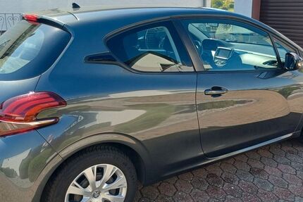 Peugeot 208 47.500 km 6.900 &euro; Gückingen 65558