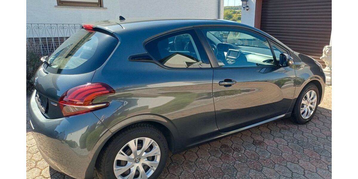 Peugeot 208 47.500 km 6.900 &euro; Gückingen 65558