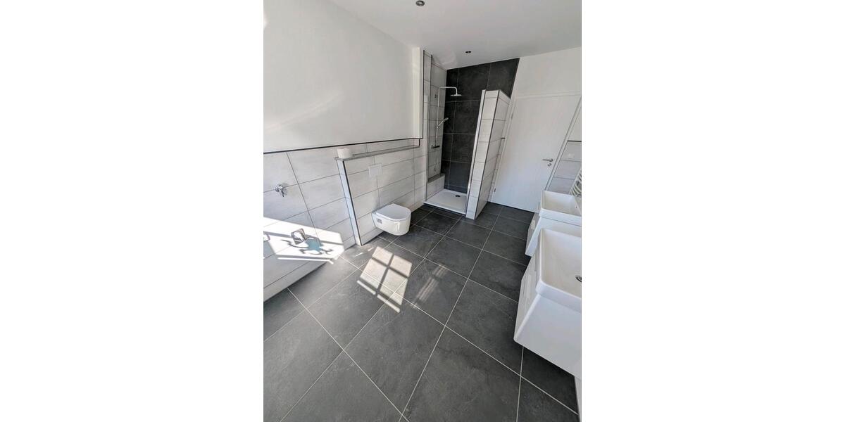 Etagenwohnung Garrel - 4 Zimmer, 150 m&sup2;, 1.000&euro; | Angebot:26406050
