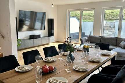 Haus zum Kaufen in Röhrmoos 999.000 € 198 m² 6 zimmer