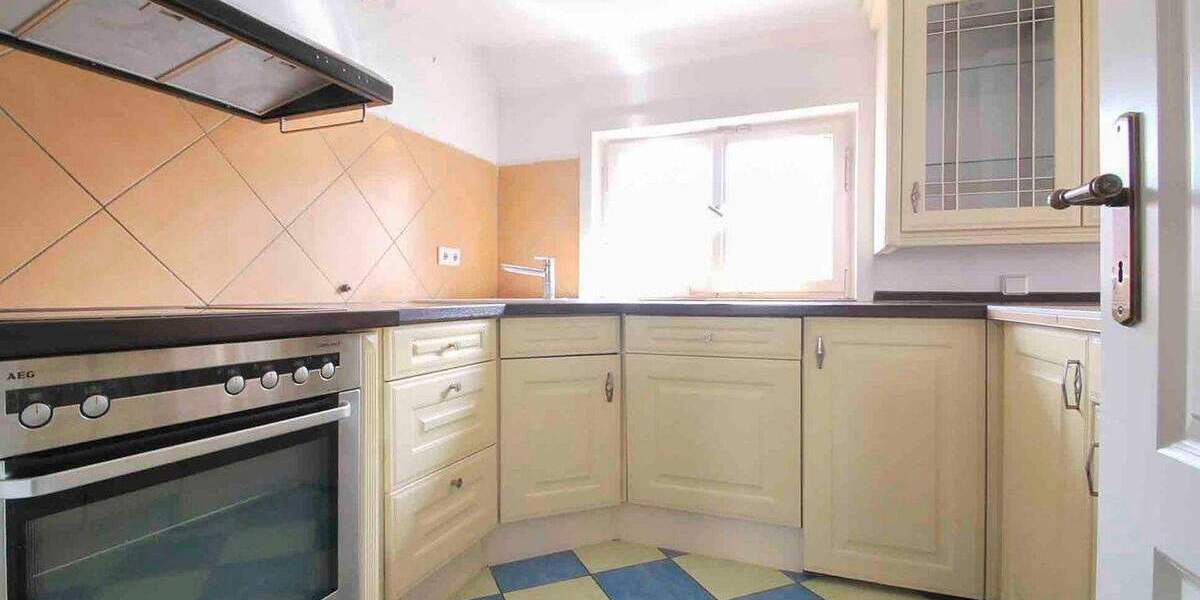 Charmantes Zweifamilienhaus mit historischem Gewölbekeller und zwei Südterrassen in Möhringen 7 zimmer