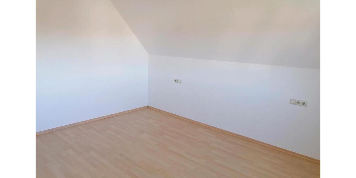 Dachgeschoßwohnung Gerhardshofen - 3 Zimmer, 76 m&sup2;, 630&euro; | Angebot:26400483