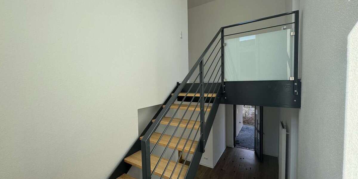 Investieren im Silberstreifen: Wohn-Gewerbeimmobilie mit Garten, Garage & Flexibilitä 6 zimmer