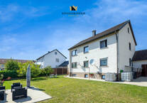 ***Schickes Zweifamilienhaus***