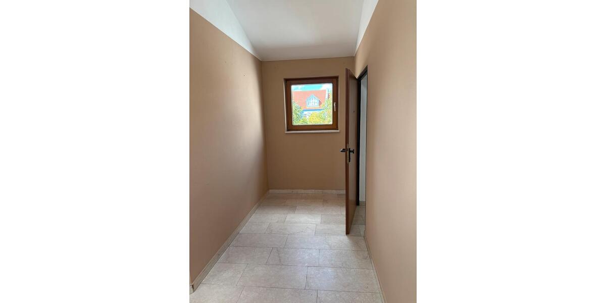 Dachgeschoßwohnung Nittendorf - 2.5 Zimmer, 50 m&sup2;, 170.000&euro; | Angebot:25980055