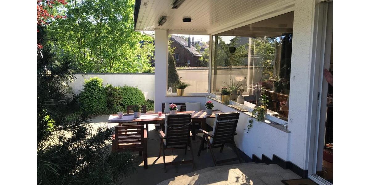 Villa Gummersbach - 6 Zimmer, 250 m&sup2;, 2.150&euro; | Angebot:25216498
