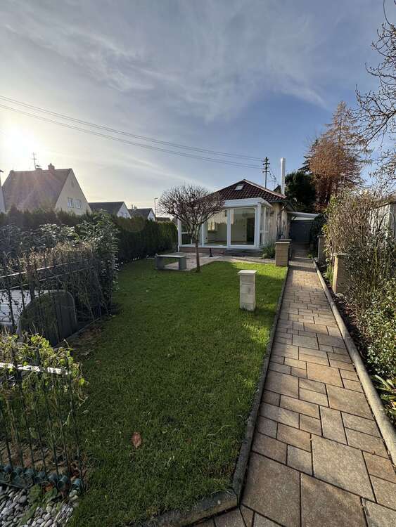 Haus zum Mieten in Stadtbergen 1.750 € 100 m²