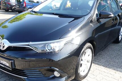 Toyota Auris 89.384 km 12.490 &euro; Dessau-Roßlau 06847