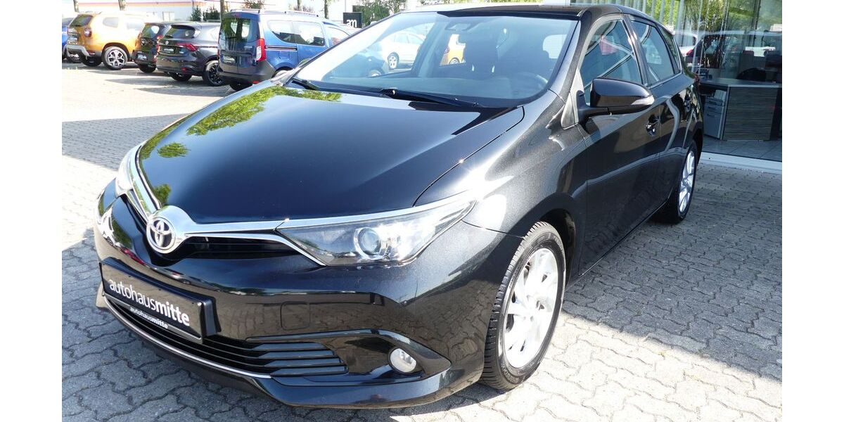 Toyota Auris 89.384 km 12.490 &euro; Dessau-Roßlau 06847