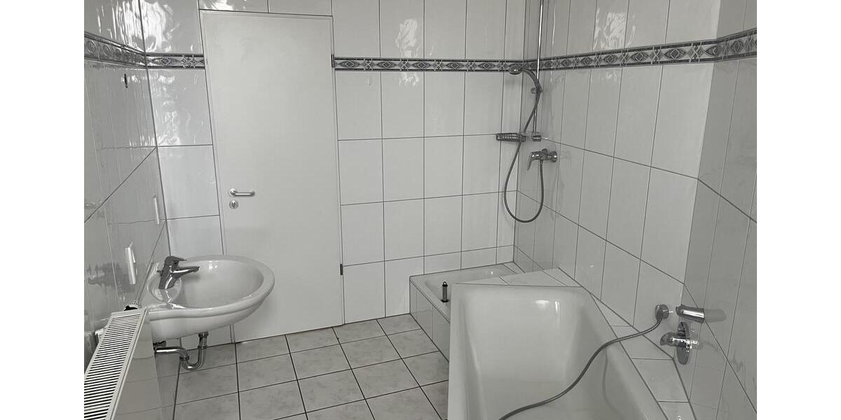 Etagenwohnung Bad Salzuflen - 5 Zimmer, 166 m&sup2;, 960&euro; | Angebot:24803540