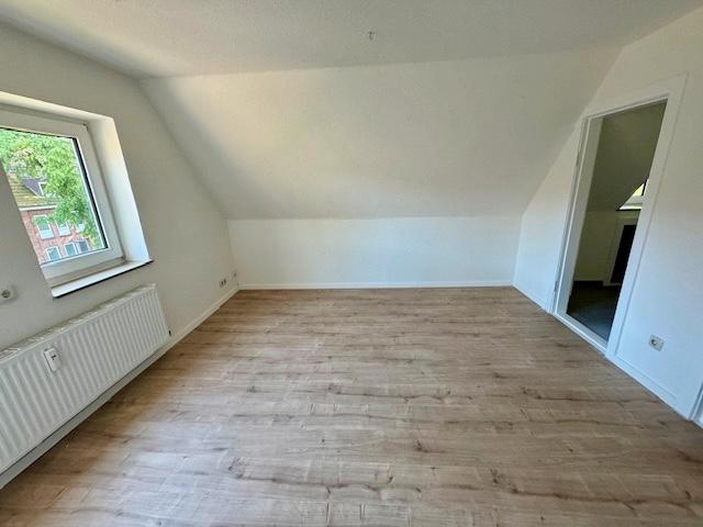 Dachgeschoßwohnung Rendsburg - 2 Zimmer, 27 m&sup2;, 300&euro; | Angebot:26335642