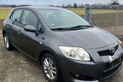 Toyota Auris 180.000 km 3.000 &euro; München 81827