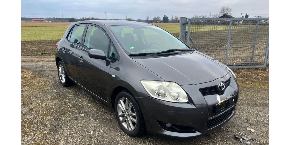 Toyota Auris 180.000 km 3.000 &euro; München 81827