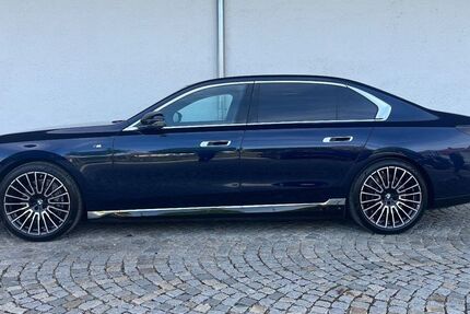 BMW i7 7.045 km 96.850 &euro; München 81245