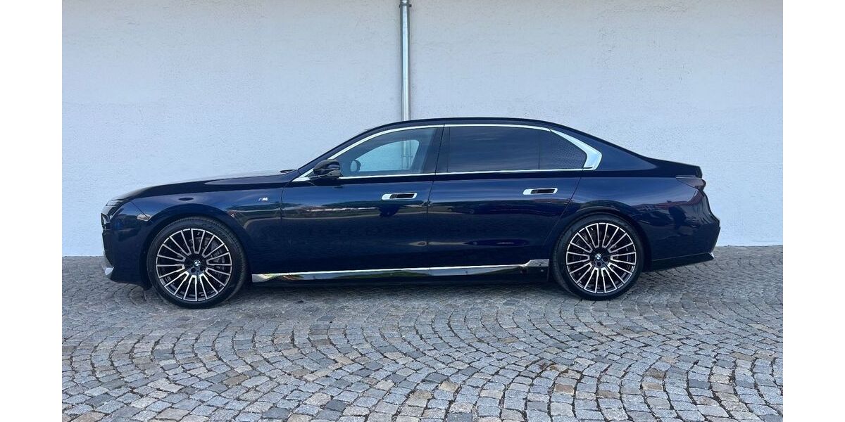 BMW i7 7.045 km 96.850 &euro; München 81245