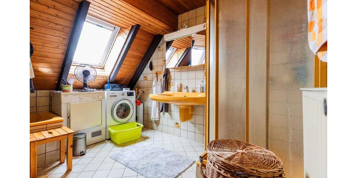 Mehrfamilienhaus, Wohnhaus Bischofsheim - 8 Zimmer, 229 m&sup2;, 695.000&euro; | Angebot:25768288