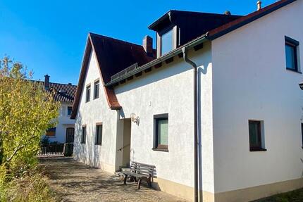 Doppelhaushälfte mit großem Grundstück 4 zimmer