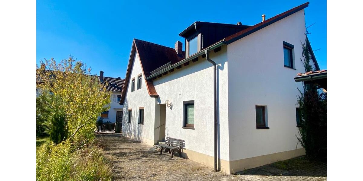 Doppelhaushälfte mit großem Grundstück 4 zimmer