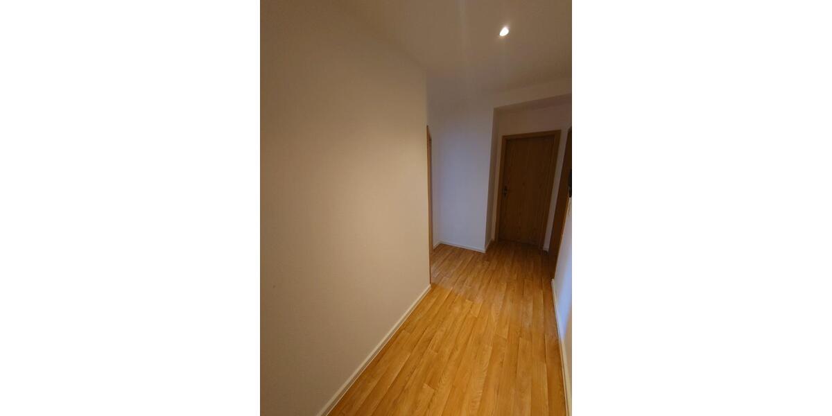 Erdgeschoßwohnung Hohenstein-Ernstthal Ernstthal - 2.5 Zimmer, 62 m&sup2;, 300&euro; | Angebot:26679894