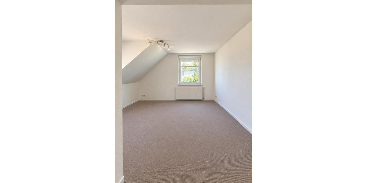 Dachgeschoßwohnung Crinitz - 3 Zimmer, 92 m&sup2;, 560&euro; | Angebot:27634398