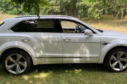 Bentley Bentayga 32.000 km 178.262 &euro; Milower Land 14715